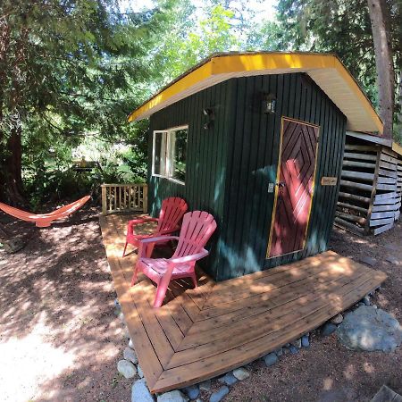 Up The Creek Backpacker'S Lodge Roberts Creek Exterior photo