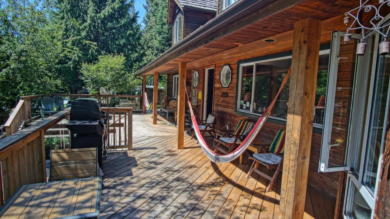 Up The Creek Backpacker'S Lodge Roberts Creek Exterior photo